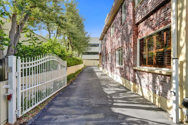 8 SE 8TH Street, Fort Lauderdale, FL 33316