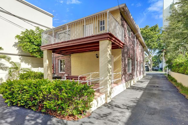8 SE 8TH Street, Fort Lauderdale, FL 33316