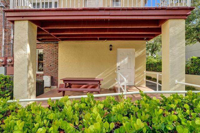 8 SE 8TH Street, Fort Lauderdale, FL 33316