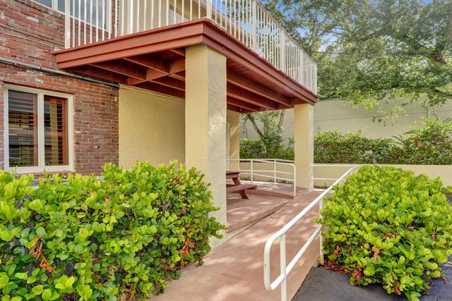 8 SE 8TH Street, Fort Lauderdale, FL 33316
