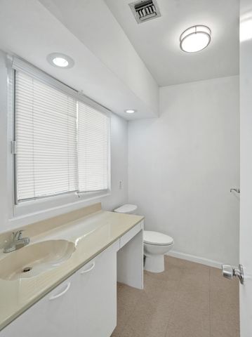 8 SE 8TH Street, Fort Lauderdale, FL 33316