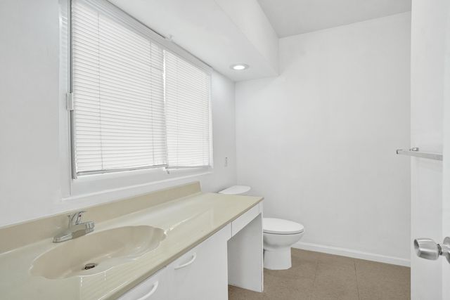 8 SE 8TH Street, Fort Lauderdale, FL 33316