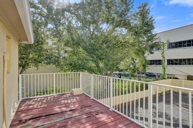 8 SE 8TH Street, Fort Lauderdale, FL 33316