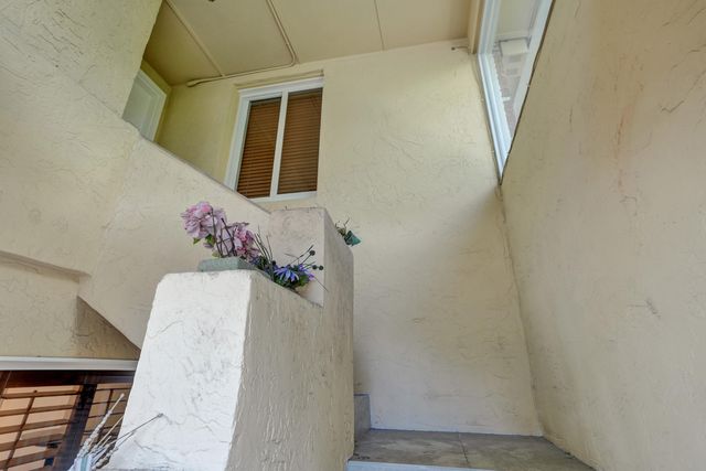 8 SE 8TH Street, Fort Lauderdale, FL 33316