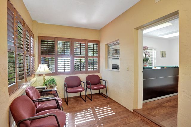 8 SE 8TH Street, Fort Lauderdale, FL 33316