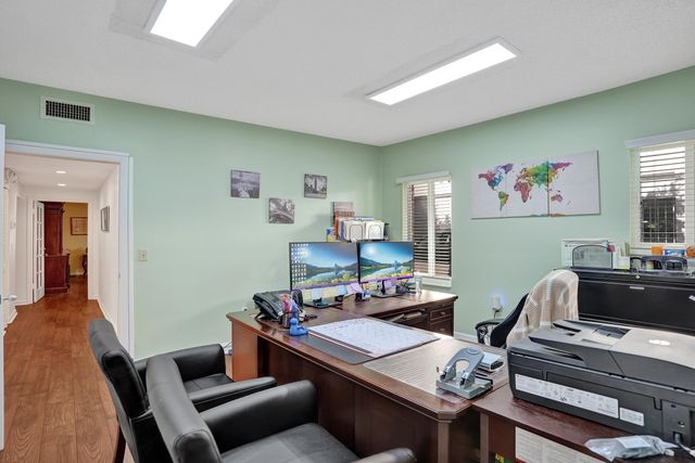 8 SE 8TH Street, Fort Lauderdale, FL 33316
