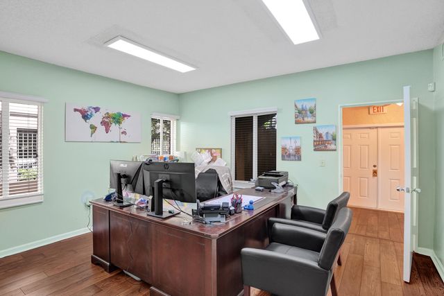 8 SE 8TH Street, Fort Lauderdale, FL 33316