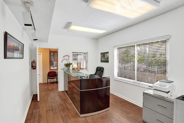 8 SE 8TH Street, Fort Lauderdale, FL 33316