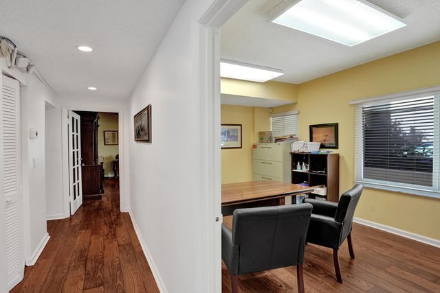 8 SE 8TH Street, Fort Lauderdale, FL 33316