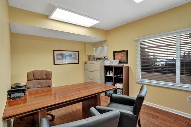 8 SE 8TH Street, Fort Lauderdale, FL 33316