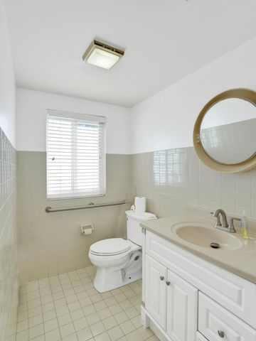 8 SE 8TH Street, Fort Lauderdale, FL 33316
