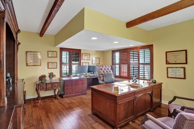 8 SE 8TH Street, Fort Lauderdale, FL 33316