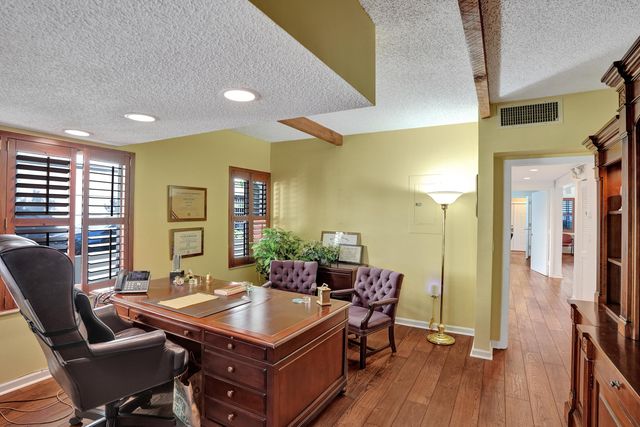 8 SE 8TH Street, Fort Lauderdale, FL 33316