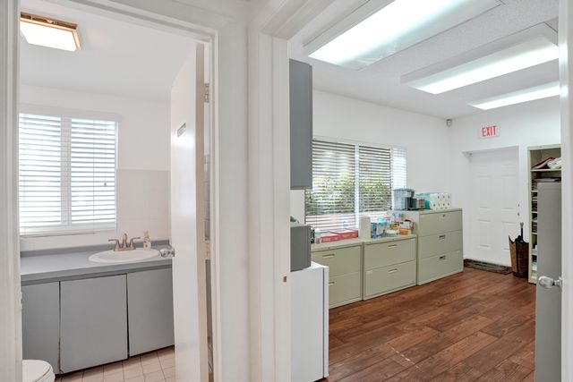 8 SE 8TH Street, Fort Lauderdale, FL 33316