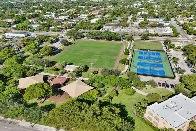8 SE 8TH Street, Fort Lauderdale, FL 33316
