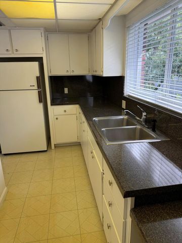 8 SE 8TH Street, Fort Lauderdale, FL 33316