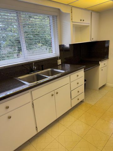 8 SE 8TH Street, Fort Lauderdale, FL 33316