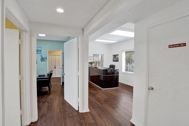 8 SE 8TH Street, Fort Lauderdale, FL 33316