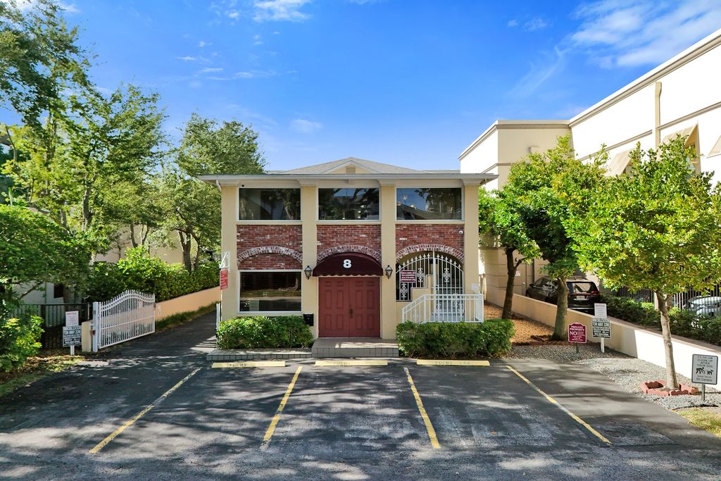 8 SE 8TH Street, Fort Lauderdale, FL 33316