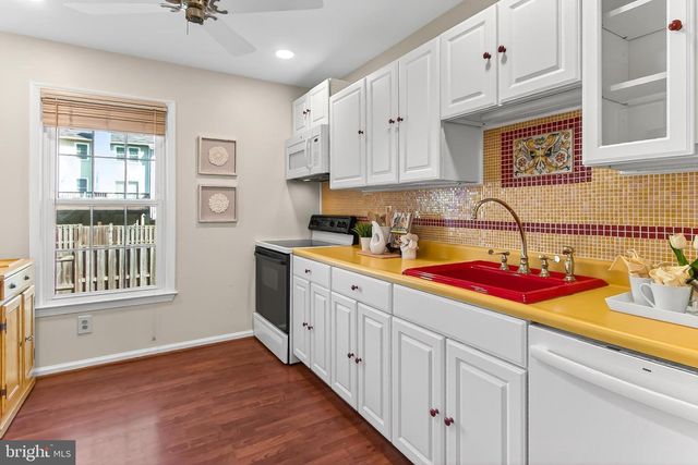 2810 ANDIRON LN, Vienna, VA 22180