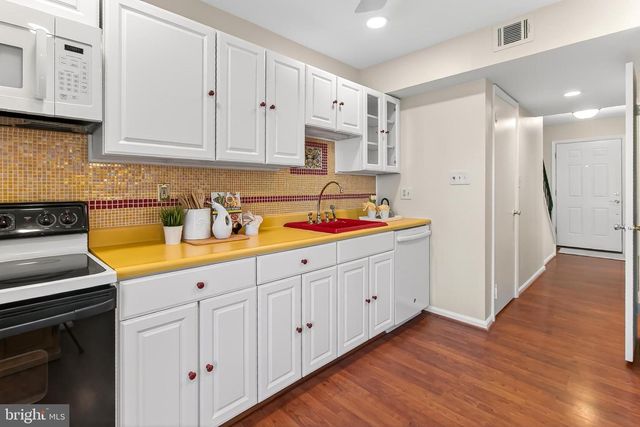 2810 ANDIRON LN, Vienna, VA 22180