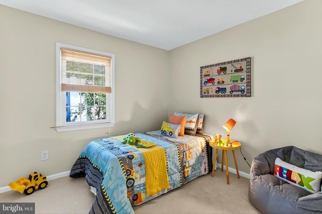 2810 ANDIRON LN, Vienna, VA 22180