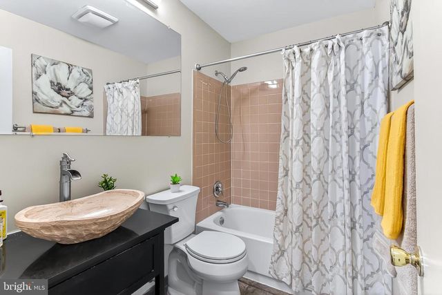 2810 ANDIRON LN, Vienna, VA 22180