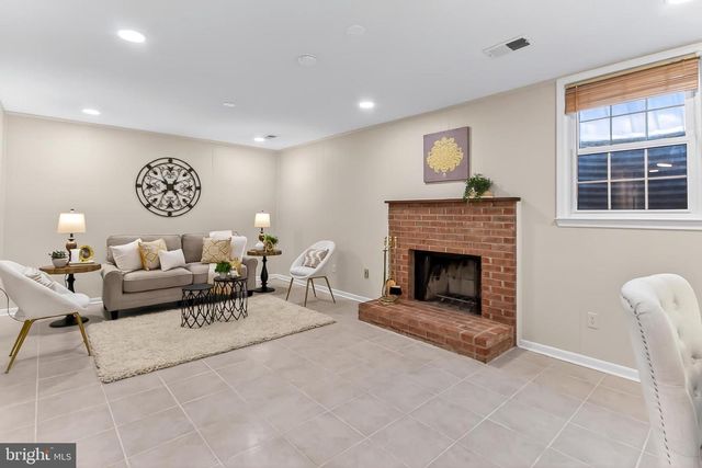 2810 ANDIRON LN, Vienna, VA 22180