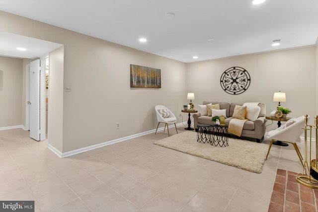 2810 ANDIRON LN, Vienna, VA 22180