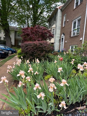 2810 ANDIRON LN, Vienna, VA 22180