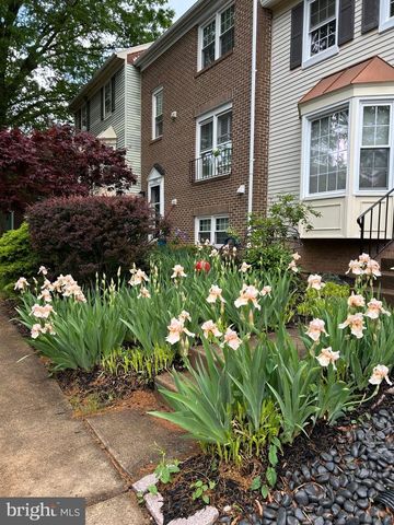 2810 ANDIRON LN, Vienna, VA 22180