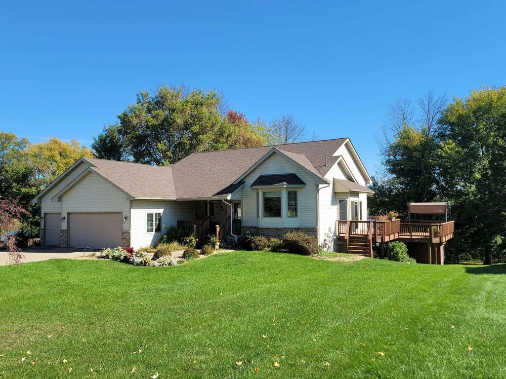 28319 Lakeside Lane, Lindstrom, MN 55045 — exterior