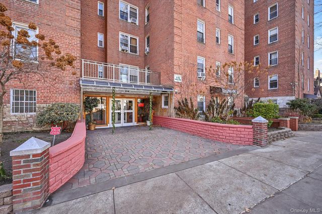 82-40 Austin Street 6K, Kew Gardens, NY 11415