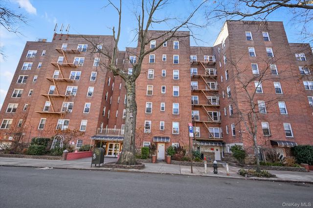 82-40 Austin Street 6K, Kew Gardens, NY 11415