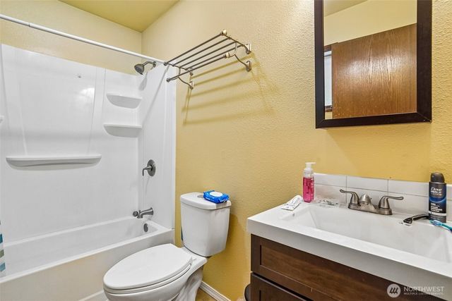 28400 16th Avenue S, Federal Way, WA 98003