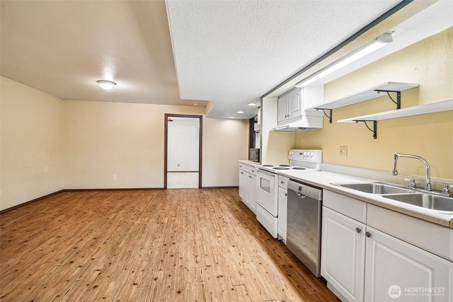 28400 16th Avenue S, Federal Way, WA 98003