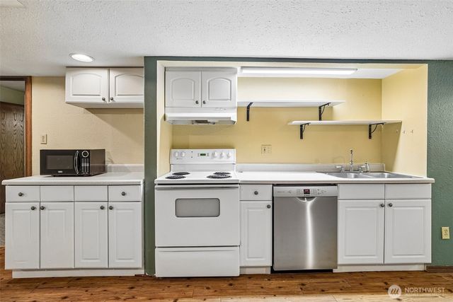 28400 16th Avenue S, Federal Way, WA 98003