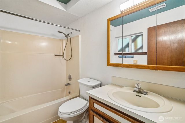 28400 16th Avenue S, Federal Way, WA 98003