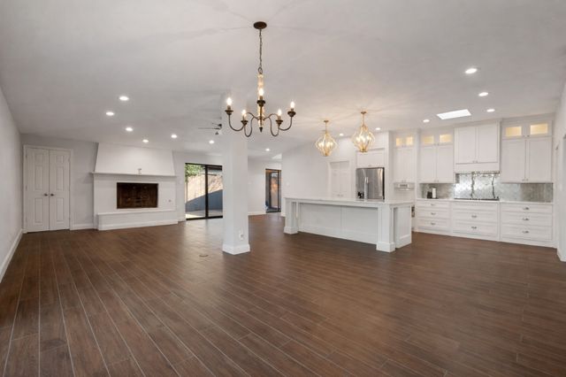 611 Westview Avenue, Fort Worth, TX 76107