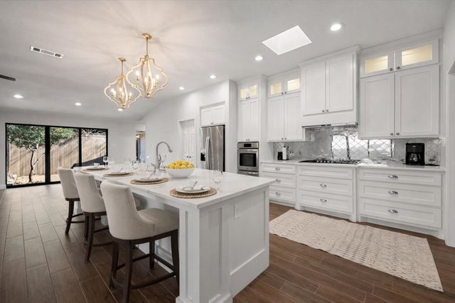 611 Westview Avenue, Fort Worth, TX 76107