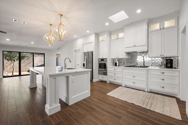 611 Westview Avenue, Fort Worth, TX 76107