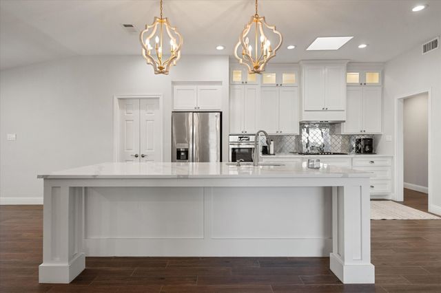 611 Westview Avenue, Fort Worth, TX 76107