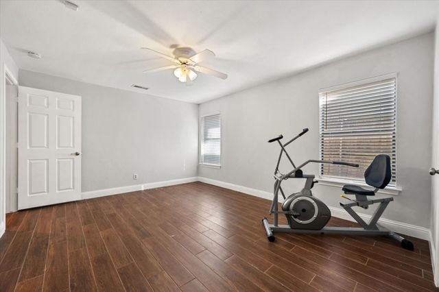 611 Westview Avenue, Fort Worth, TX 76107