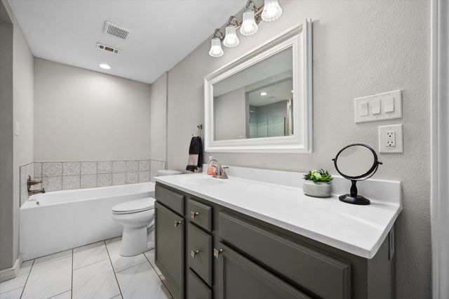 611 Westview Avenue, Fort Worth, TX 76107