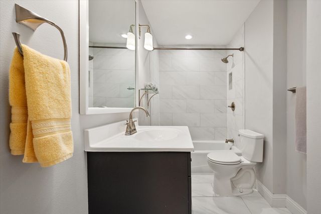 611 Westview Avenue, Fort Worth, TX 76107