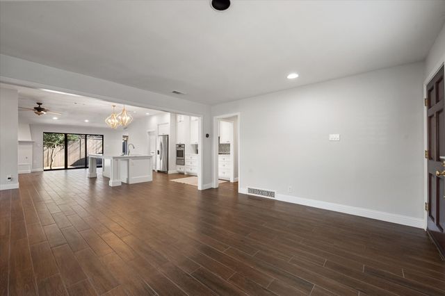 611 Westview Avenue, Fort Worth, TX 76107