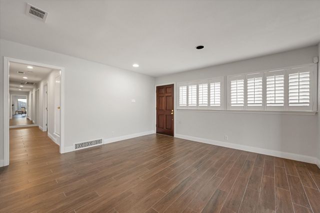 611 Westview Avenue, Fort Worth, TX 76107