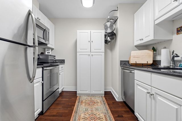 10 Charlesgate E 2, Boston, MA 02215