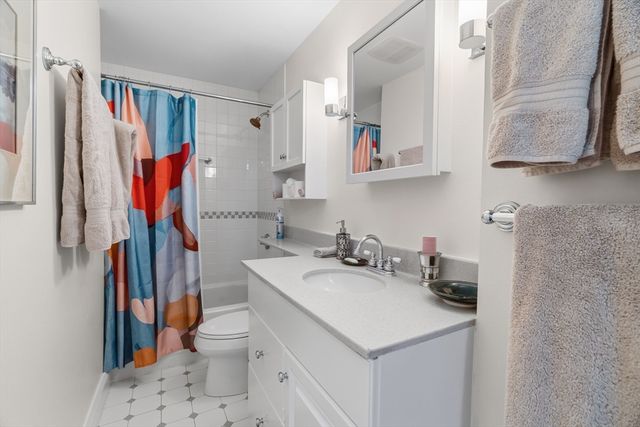 10 Charlesgate E 2, Boston, MA 02215