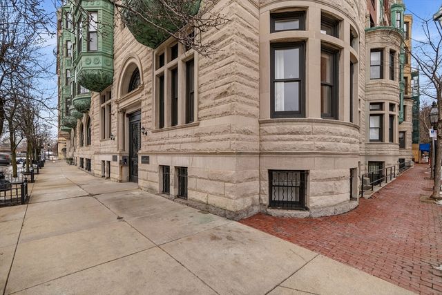 10 Charlesgate E 2, Boston, MA 02215